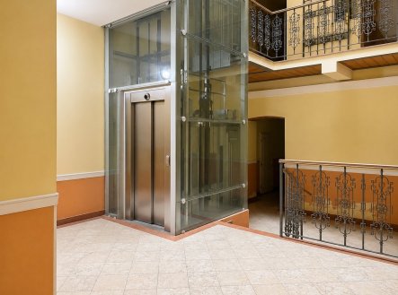 Prodej bytu 2+1 Plze%nská, sídlo firmy, výtah | Prodej bytu, 2+1, 53 m²