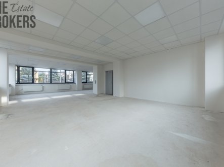Pronájem kanceláře, 375 m²