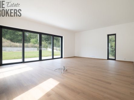 Obývací pokoj se vstupem na zahradu | Prodej - dům/vila, 306 m²