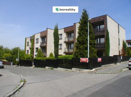 1733908578-tfvzmhdume-pohled-do-ulice | Prodej - dům/vila, 292 m²