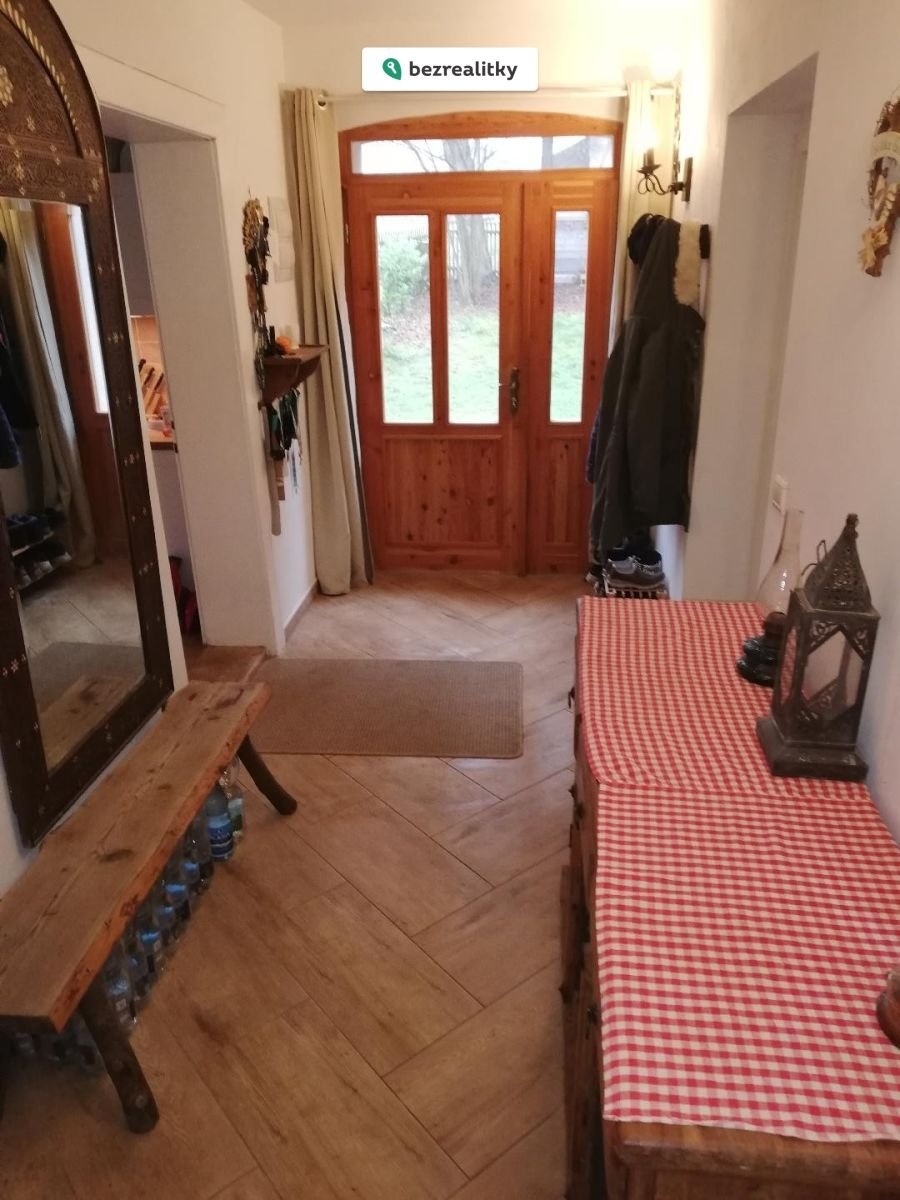 1779563873-cuvbvrbzmi-home-5-hallway