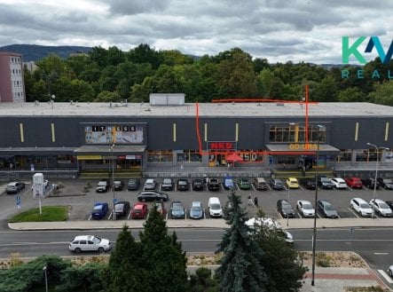Pronájem obchodní prostory, 720 m²