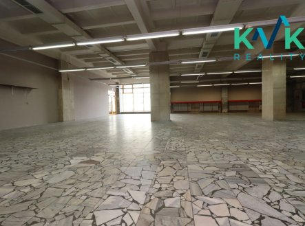Pronájem obchodní prostory, 720 m²