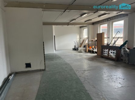 Pronájem skladu, 112 m²