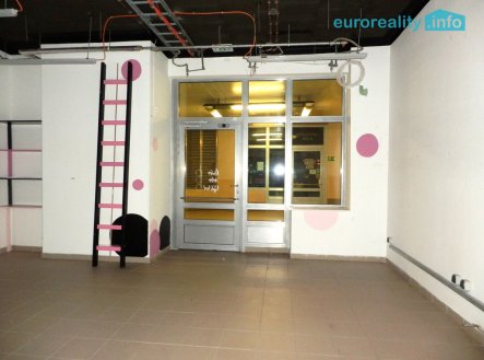 Pronájem obchodní prostory, 51 m²