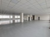 Pronájem kanceláře, 2 400 m²