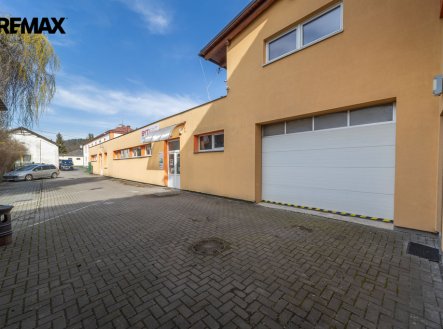 Pronájem obchodní prostory, 330 m²