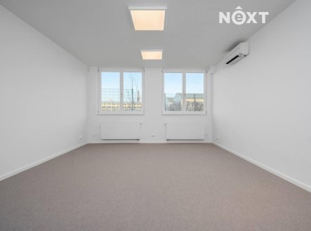 Pronájem kanceláře, 351 m²