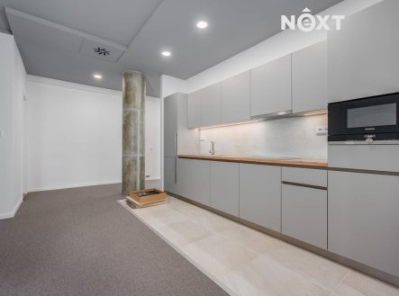 Pronájem kanceláře, 351 m²