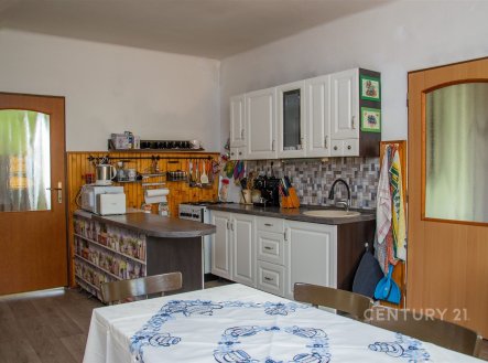 . | Prodej - dům/vila, 222 m²