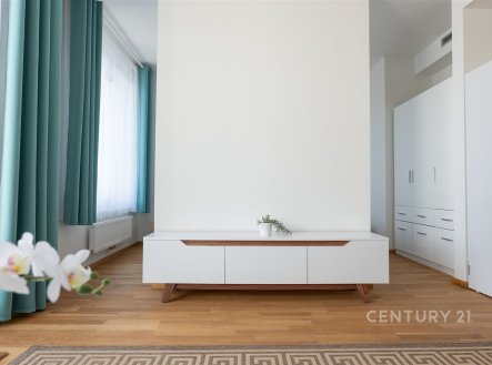 Pronájem bytu, 2+kk, 43 m²