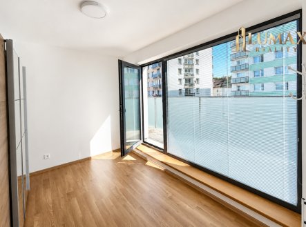 Pronájem bytu, 3+kk, 64 m²
