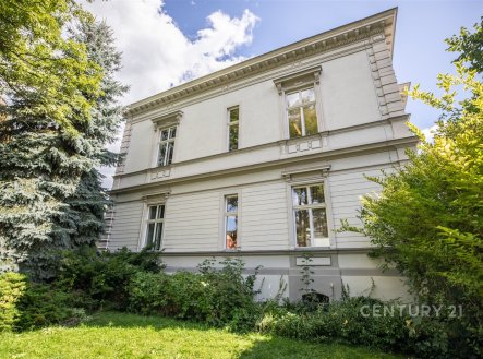 Prodej komerčního objektu, administrativní budova, 801 m²