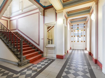 Prodej komerčního objektu, administrativní budova, 801 m²