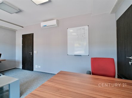 Pronájem kanceláře, 106 m²
