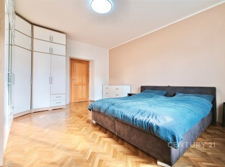 Pronájem bytu, atypický, 135 m²