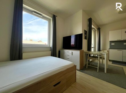 Pronájem bytu, 1+kk, 32 m²