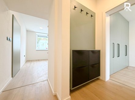 Pronájem bytu, 2+kk, 42 m²
