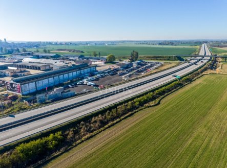 Pronájem jiné komerční nemovitosti, 7 927 m²