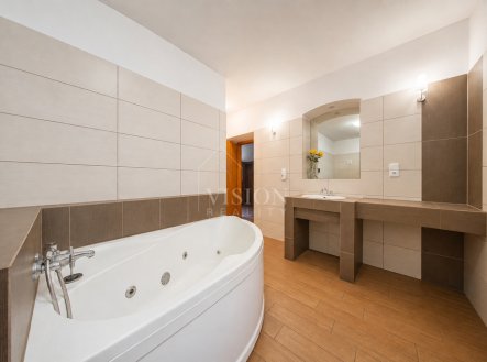 Prodej domu/vily, 2 225 m²