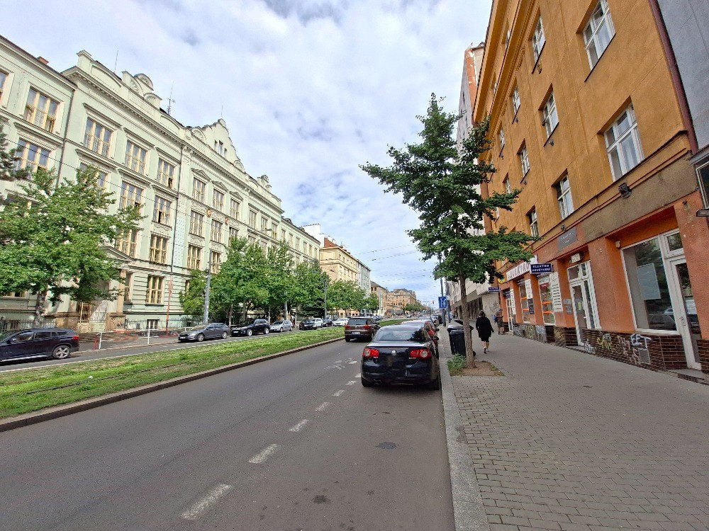 Pronájem obchodního prostoru (24 m2) s výlohou a vstupem z ulice, Vršovická, Praha 10