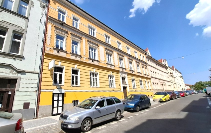 Pronájem obchodního prostoru na Praze 10, ulice Věšínova, nezařízený, bez odstupného, vchod z ulice