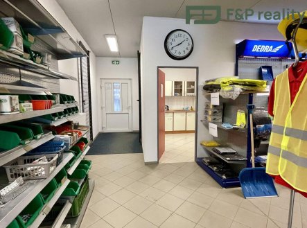 Pronájem komerčního objektu, obchodní centrum, 312 m²