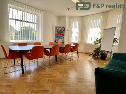 Pronájem komerčního objektu, obchodní centrum, 121 m²