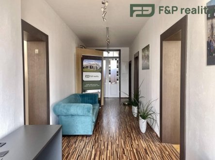 Pronájem komerčního objektu, obchodní centrum, 121 m²