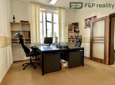 Pronájem komerčního objektu, obchodní centrum, 121 m²