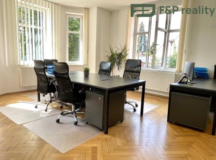 Pronájem komerčního objektu, obchodní centrum, 121 m²