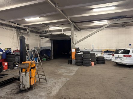 Pronájem komerčního objektu, průmyslový areál, 460 m²