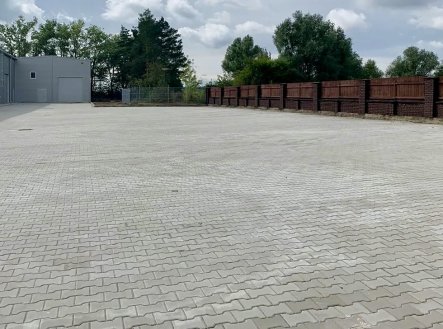 Pronájem skladu, 468 m²