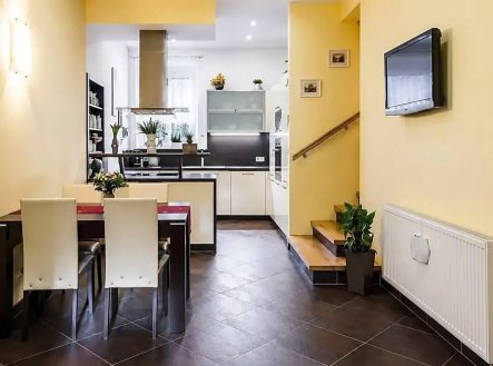 Pronájem domu/vily, 1 300 m²