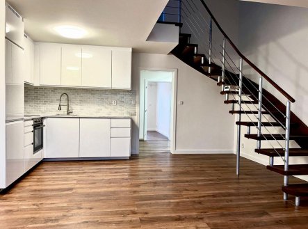 Pronájem bytu, 3+kk, 87 m²