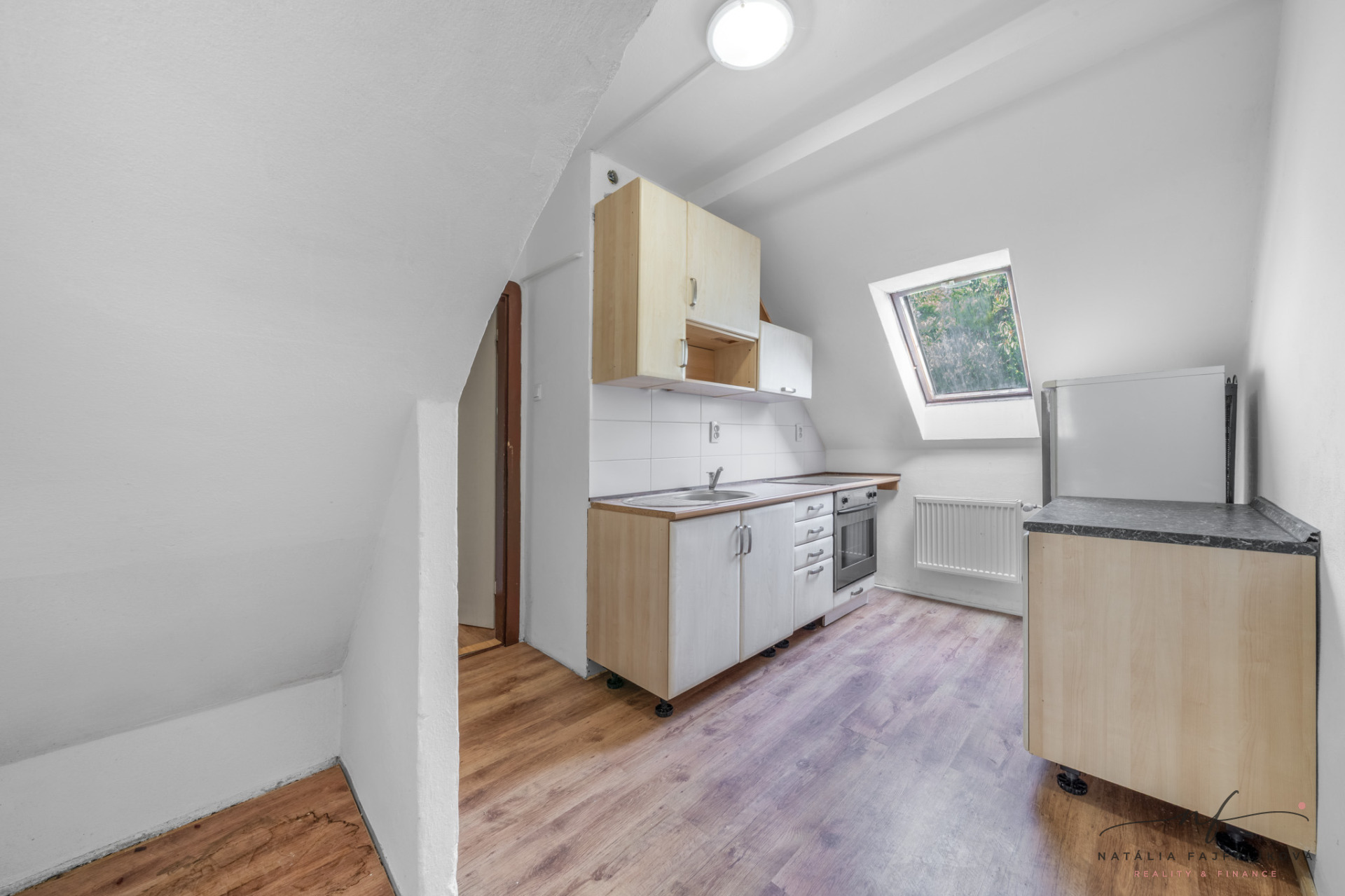 Řadový dům se 3 bytovými jednotkami, garáží a pozemkem 431 m² – Aš, Kvapilova