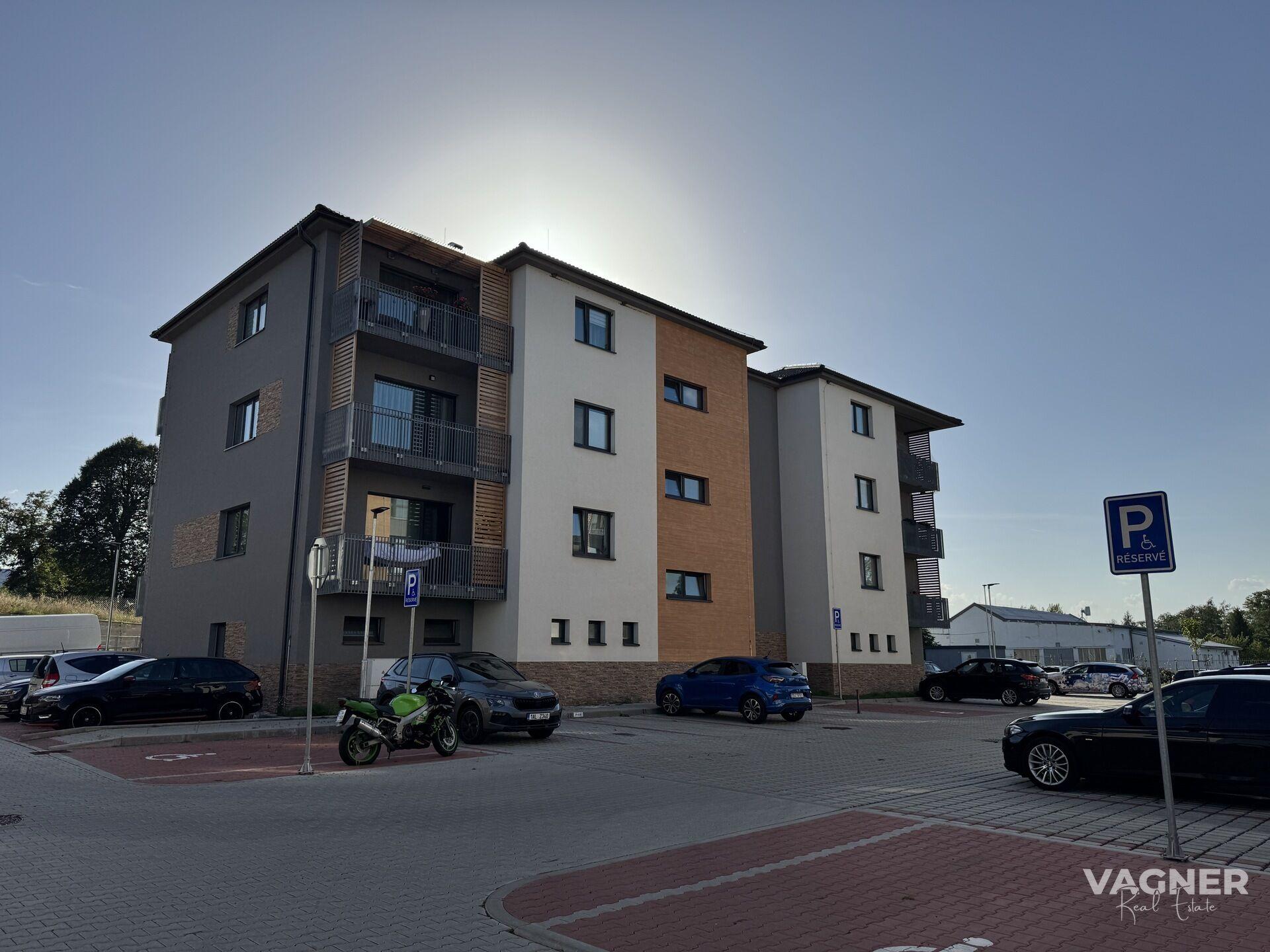 Pronájem bytu 2+kk s taráskou, parkováním a sklepem, novostavba v Bakovské rezidenci, 61,6 m²