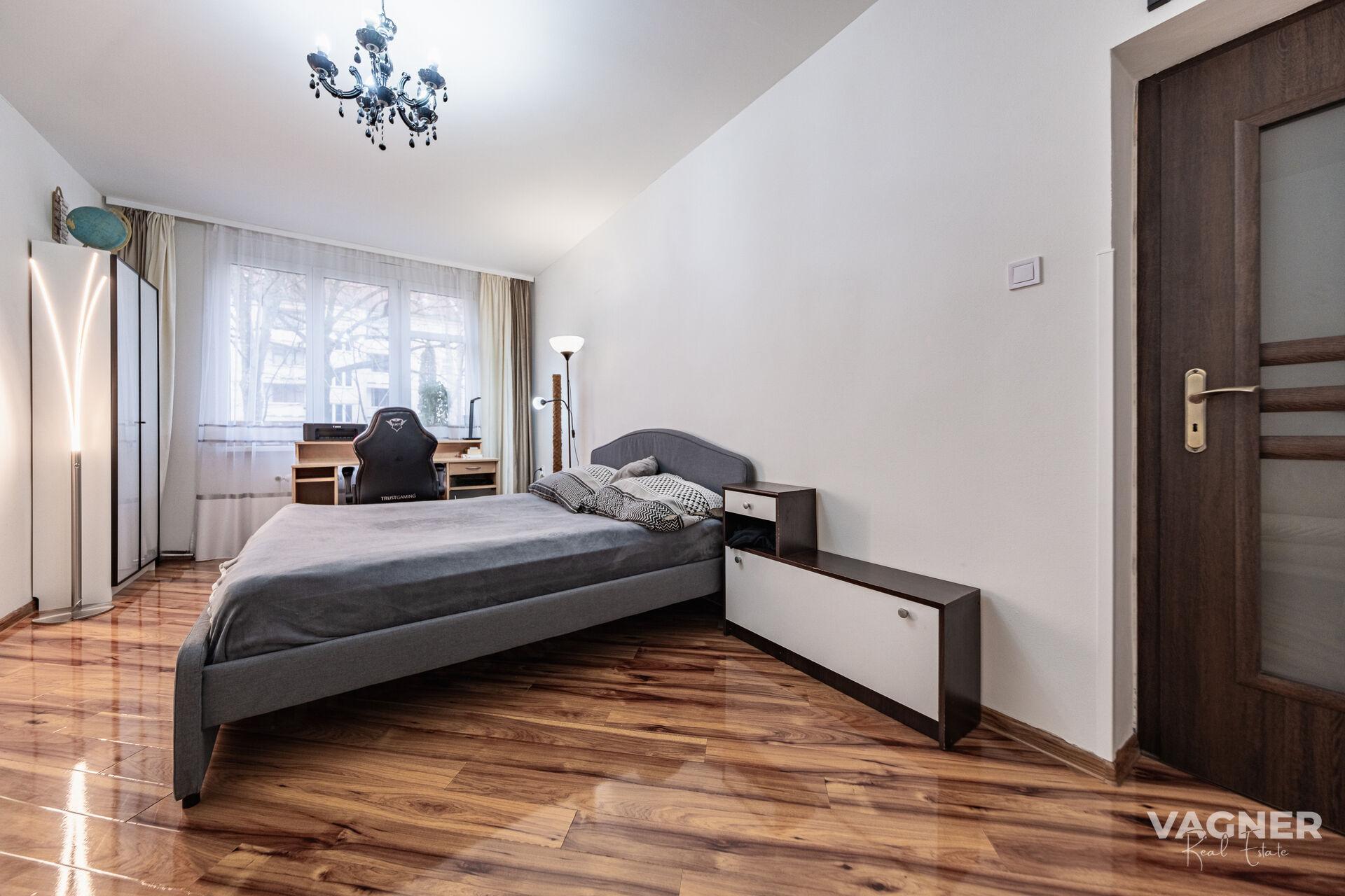 Prodej bytu 3+1 93 m², s terasou 7 m², komorou a sklepem, Praha 10 - Strašnice