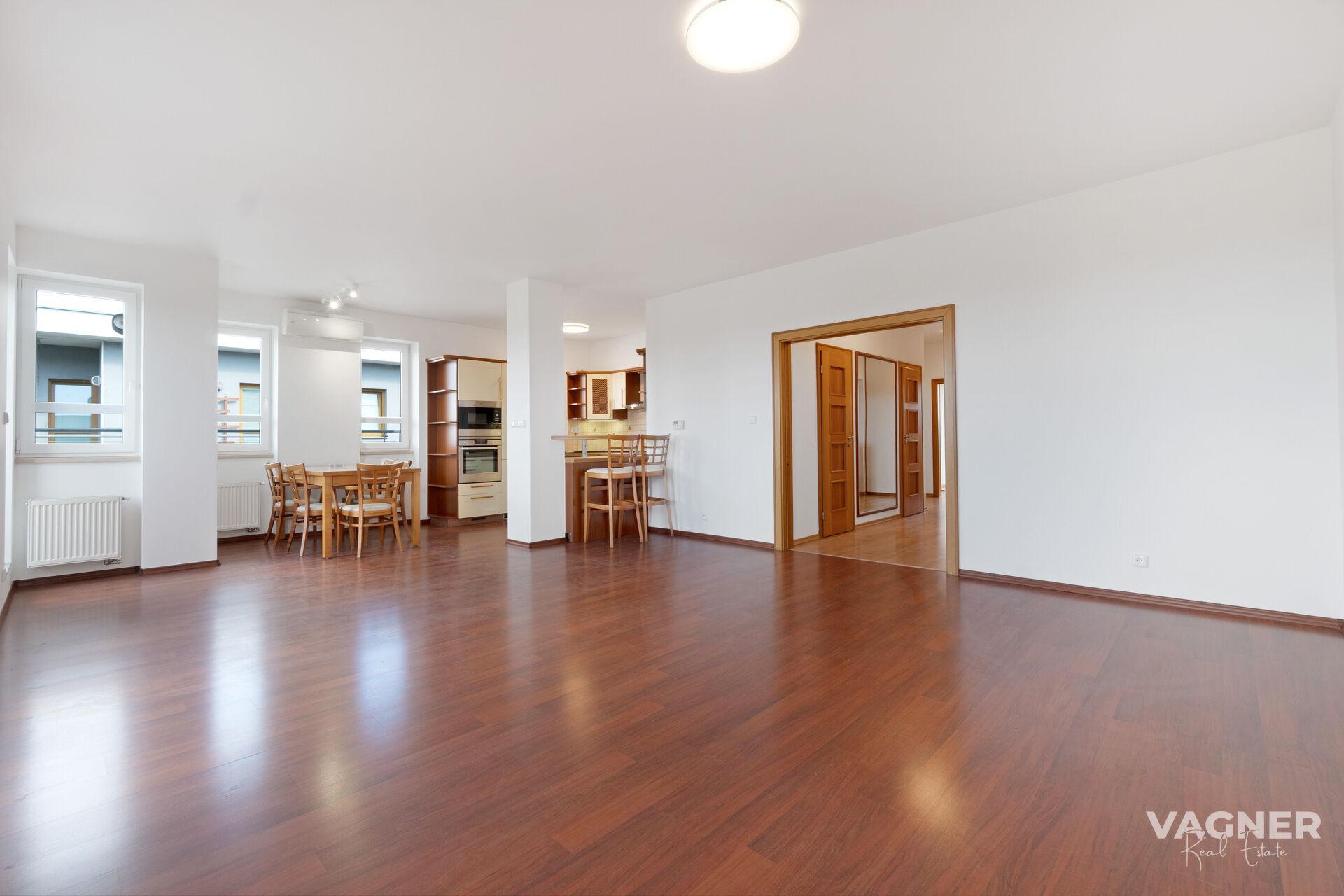 Pronájem bytu 3+kk, 96 m², se dvěma terasami 31 m², ulice Novostrašnická, Praha 10
