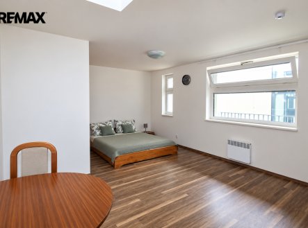 Pronájem bytu, 1+kk, 38 m²