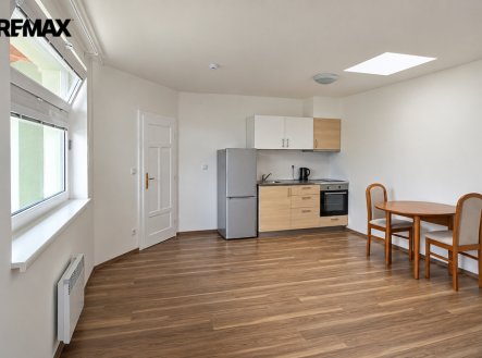 Pronájem bytu, 1+kk, 38 m²
