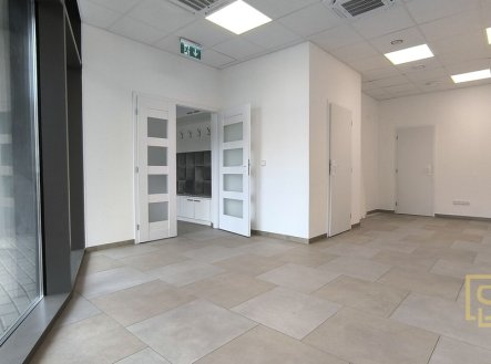 Pronájem obchodní prostory, 84 m²