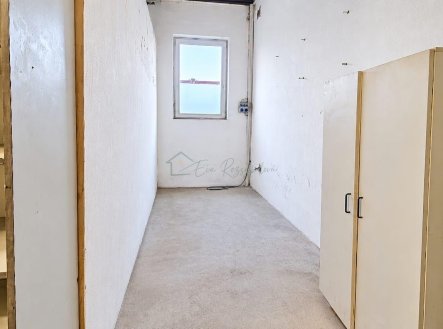 Pronájem skladu, 66 m²