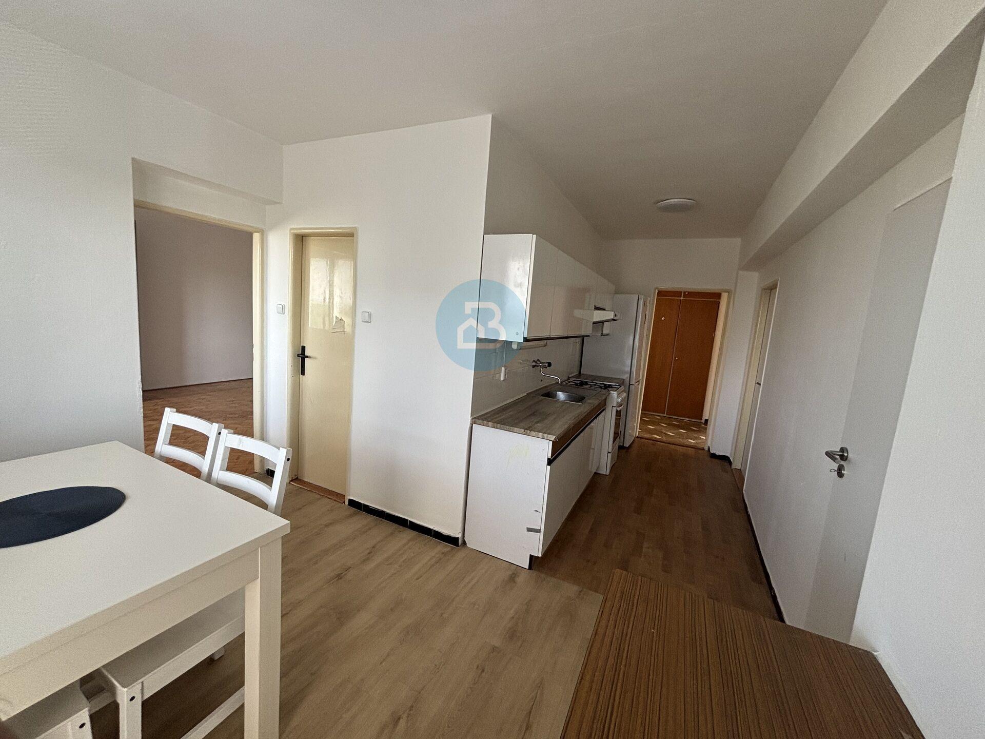 Pronájem světlého a prostorného bytu 4+1, 95 m², 2 balkony – Zlín-Malenovice