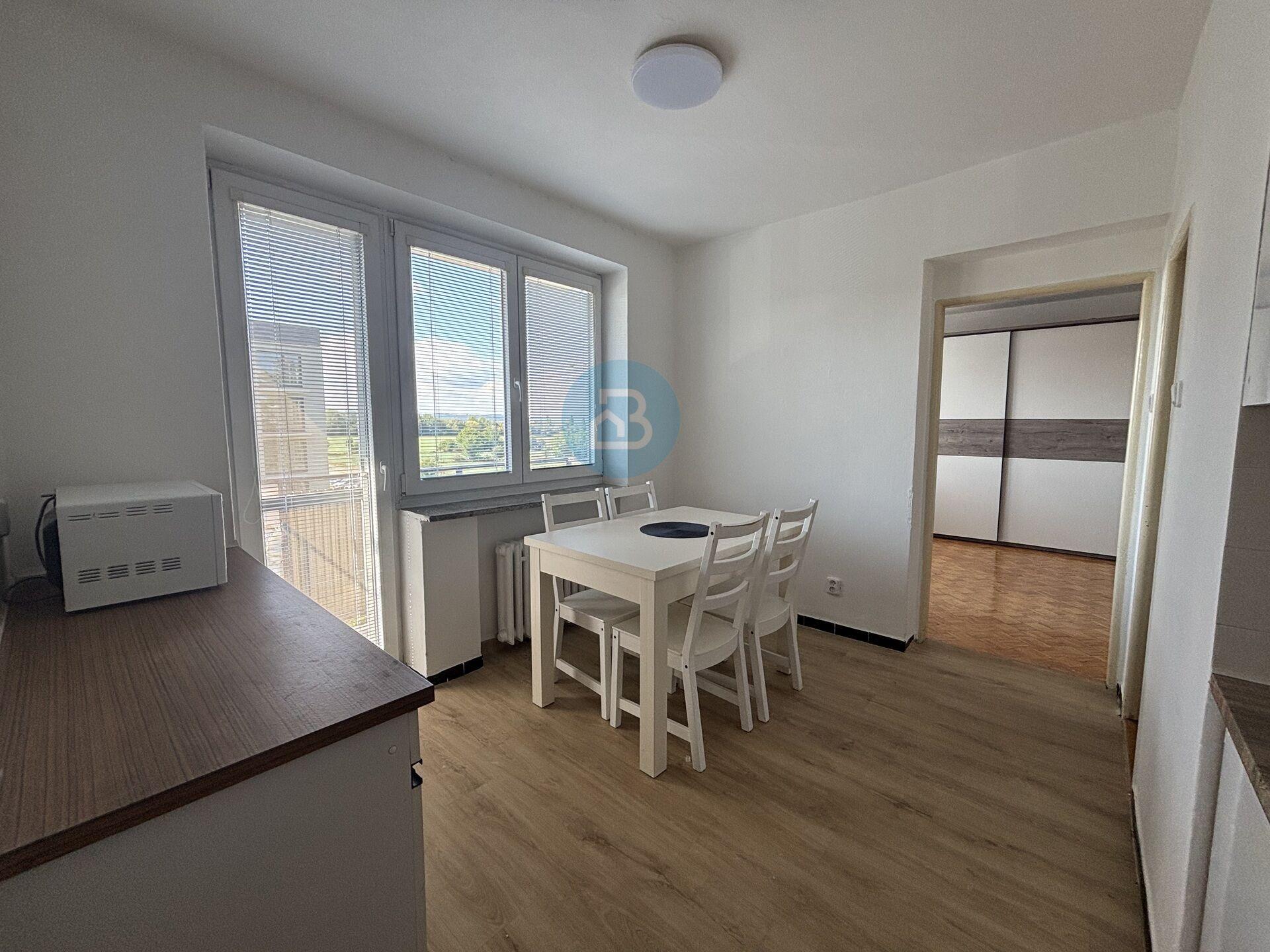 Pronájem světlého a prostorného bytu 4+1, 95 m², 2 balkony – Zlín-Malenovice