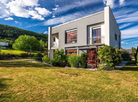 Celkový pohled | Prodej - dům/vila, 246 m²