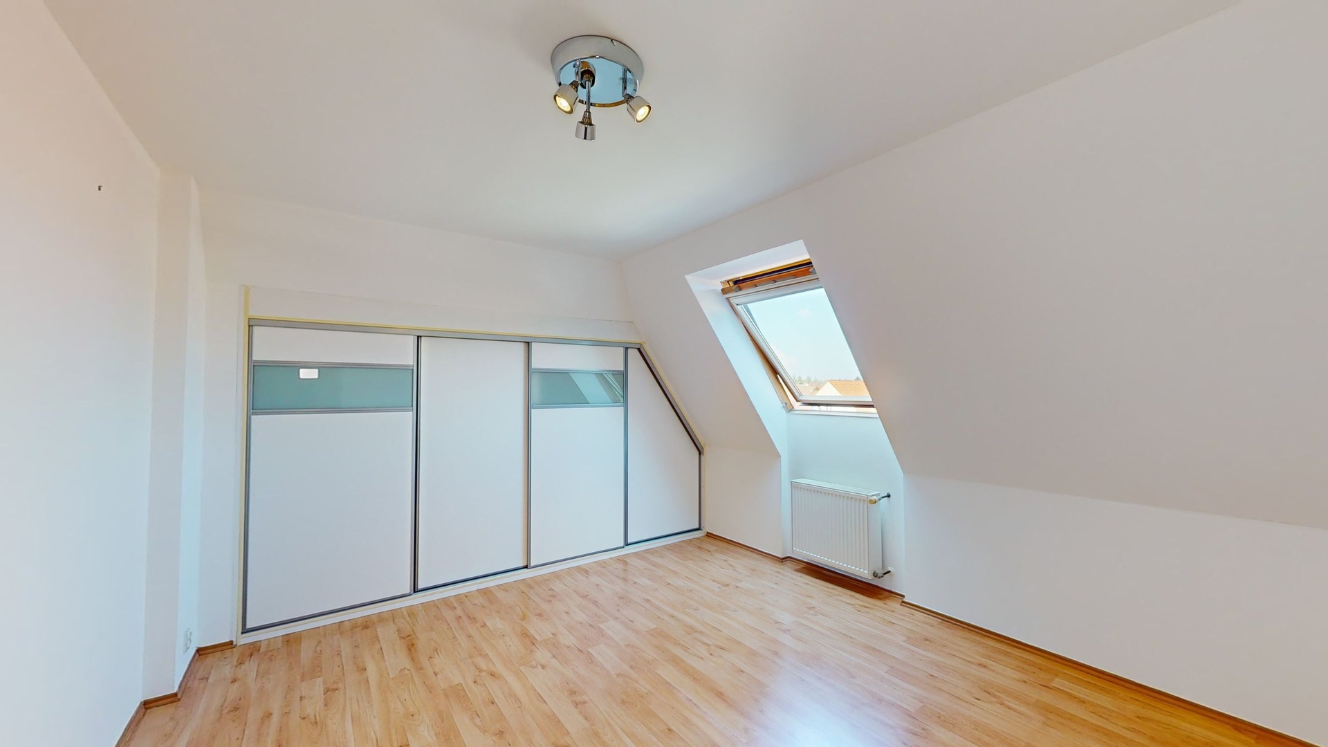 Pronajem-bytu-3kk-74m2-v-Rudne-Horelicke-namesti-12632-Loznice(1)