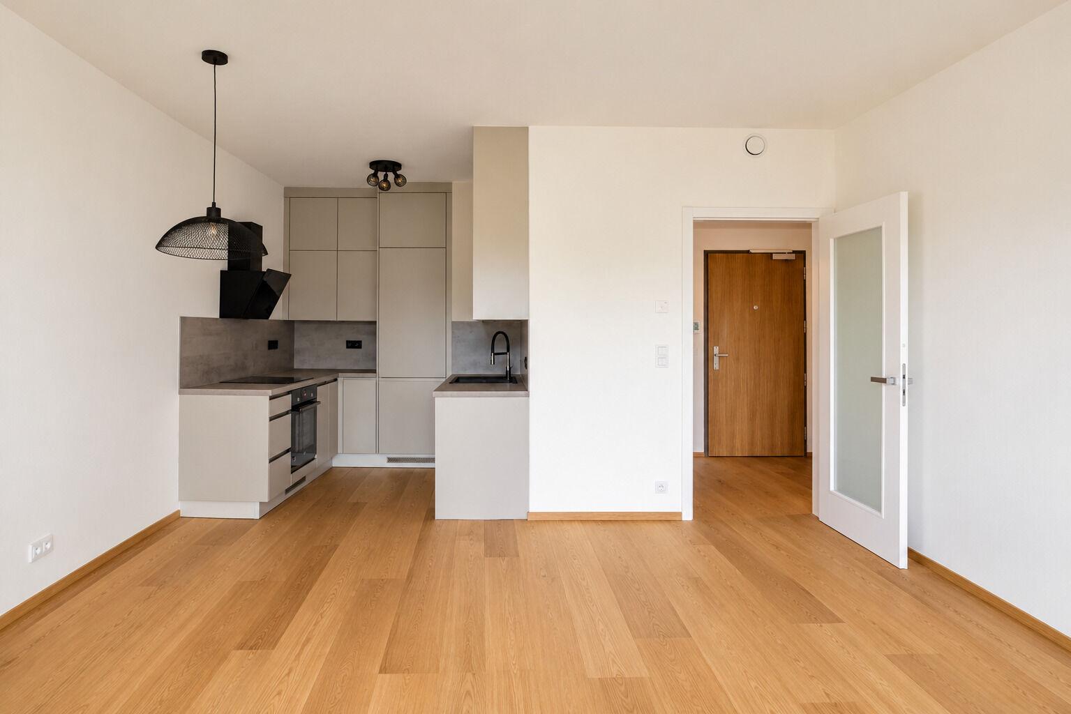 Prodej bytu 2+kk s terasou a předzahrádkou 93,26 m², parkování a sklep v ceně, Praha 9 – Jarov