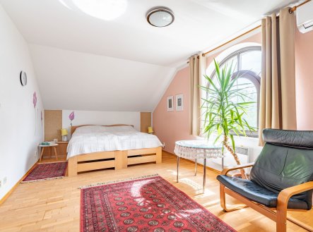 Pronájem domu/vily, 197 m²