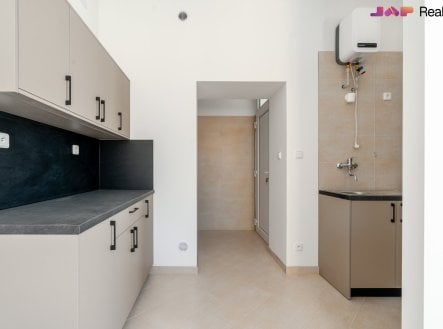 Pronájem komerčního objektu, jiný, 100 m²